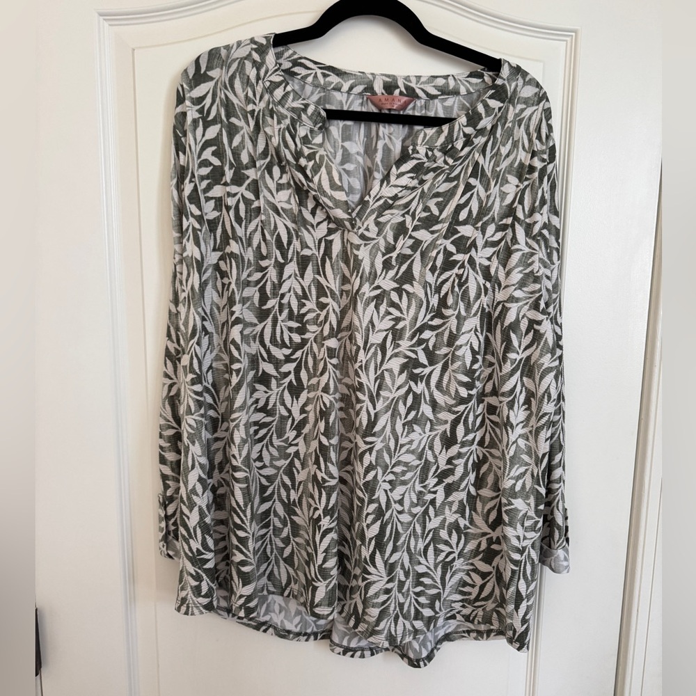Amana green and white/cream print blouse size 2XL